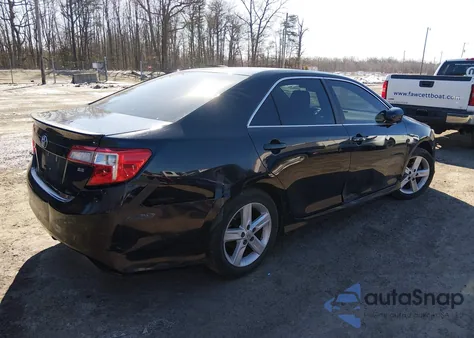 2014 Toyota Camry Se z USA, uszkodzony, nr VIN 4T1BF1FK3EU835253